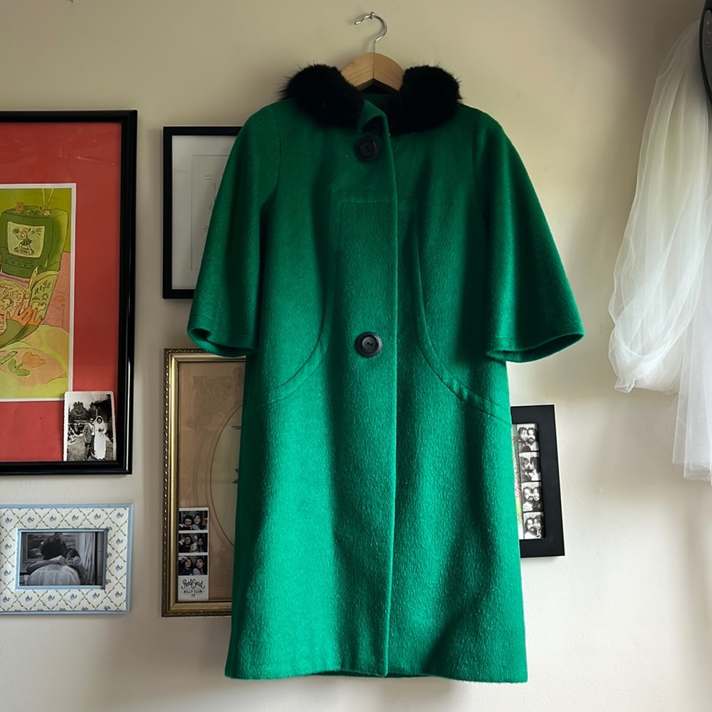 Beautiful Vintage Green Coat with fur(?) with big buttons